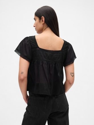 Top con scollo quadrato e finiture in pizzo