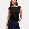 Top corto arricciato con spalle scoperte Top corto arricciato con spalle scoperte