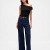 Top corto arricciato con spalle scoperte Top corto arricciato con spalle scoperte