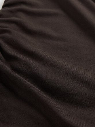Top corto arricciato con spalle scoperte