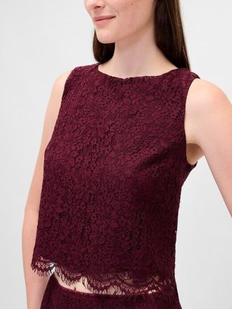 Top corto in pizzo con scollo a barca