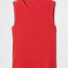 Top moderno a coste con collo alto Top moderno a coste con collo alto