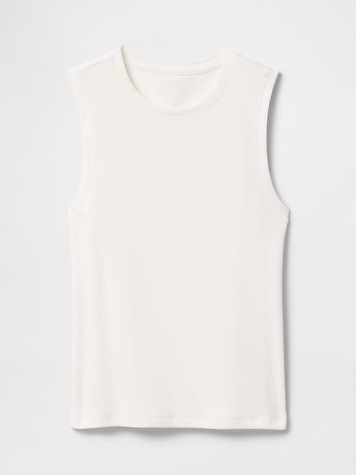 Top moderno a coste con collo alto Top moderno a coste con collo alto